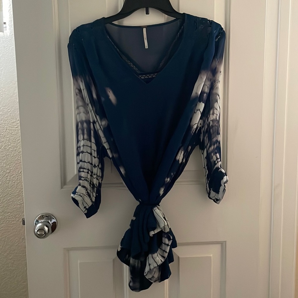 Like New Free People Blue & White Tie Dye Boxy fit Oversized Blouse XS